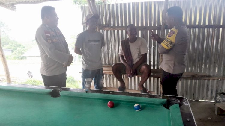 Turun Menyapa Warga, Anggota Pos Laktutus Imbau Sekelompok Pemuda Jauhi Judi dan Minuman Keras