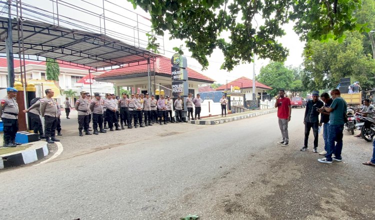 Jamin Situasi Kondusif, Kapolres Belu Pimpin Langsung Pengamanan Aksi Damai Forum Masyarakat Belu Peduli Kesehatan
