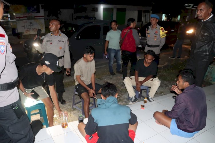 Serius Berantas Penyakit Masyarakat, Satgas Ops Pekat Polres Belu Bubarkan Sekelompok Pemuda yang Konsumsi Miras di Pinggir Jalan Pusat Kota