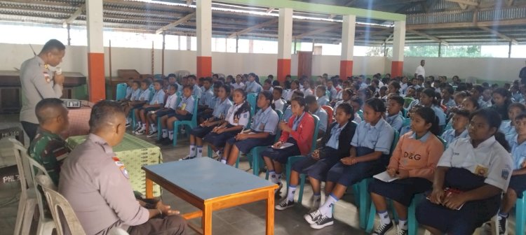 Sosialisasi Kenakalan Remaja kepada Siswa/I Baru SMPK HTM Halilulik, Kapolsek Tasifeto Barat Tekankan Soal Bahaya Bullying terhadap Masa Depan