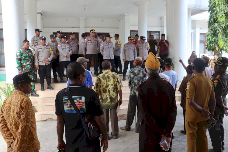 Jamin Situasi Kondusif, Personel Gabungan Polres Belu Kawal dan Amankan Aksi Damai Forum Solidaritas Pejuang 75 Perbatasan RI-RDTL