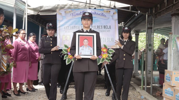 Lewat Upacara Kedinasan, Wakapolres Belu Beserta Staf Beri Penghormatan Terakhir untuk Almarhum AIPTU Purn. Clementino Da Silva