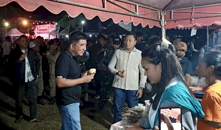 Hadir Pembukaan Semarak Kemerdekaan HUT RI ke 80, Kapolres Belu Dampingi Bupati Tinjau Stand Pameran UMKM