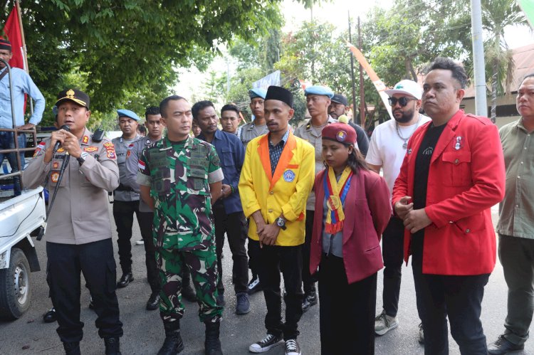 Turun ke Jalan Berbaur dengan Peserta Aksi Damai, Kapolres Belu Sambut Aspirasi Mahasiswa Cipayung Plus dengan Humanis dan Dialog Sehat