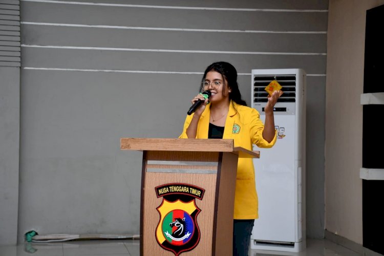 Pidato Mahasiswi Undana Warnai Konferensi Pers Akhir Tahun Polda NTT: Keterbukaan Informasi sebagai Cahaya Demokrasi