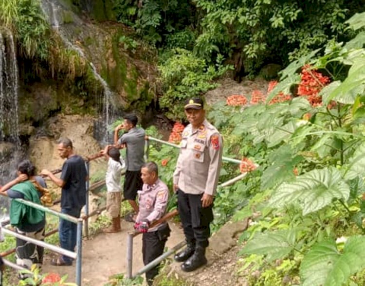Lakukan Pengamanan Saat Libur Tahun Baru 2026, Polsek Lasiolat Selipkan Pesan kamtibmas kepada Pengujung Wisata Air Terjun Mauhalek