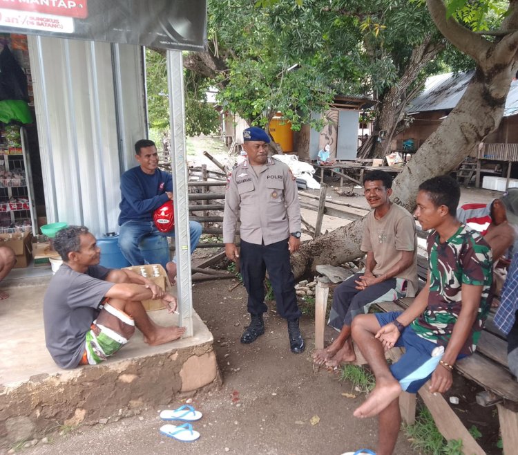 Sambang ke Warga ke Pesisir Pantai, Personel Sat Polairud Polres Belu Imbau Nelayan Perhatikan Cuaca saat Turun Melaut