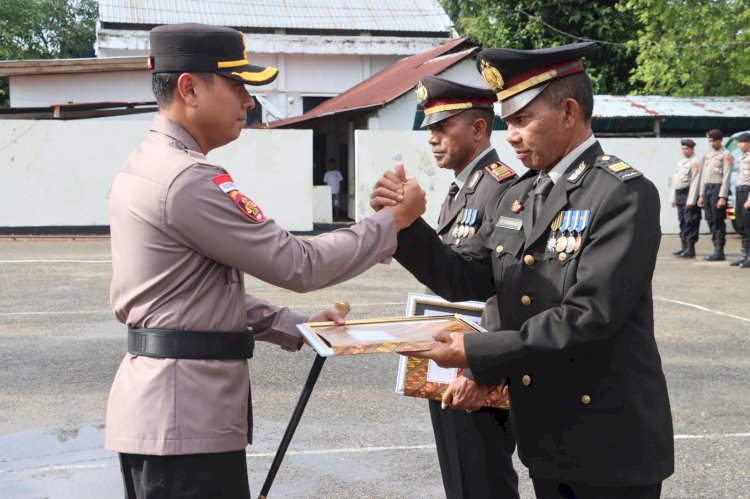 Apresiasi atas Jasa dan Pengabdian, Kapolres Belu Lepas Dua Perwira Terbaik dalam Upacara Wisuda Purna Bakti
