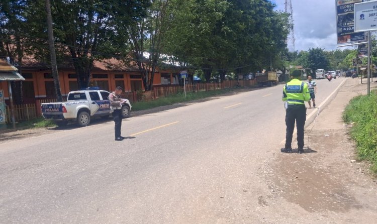 Laka Lantas di Jalur Motabuik, Sat Lantas Polres Belu Lakukan Olah TKP dan Amankan Sopir Mini Bus