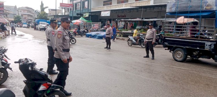 Beri Rasa Aman dan Cegah Laka Lantas, Personel Pos Pelayanan Ops Ketupat 2026 Polres Belu Rutin Atur Lalu Lintas dan Patroli di Pasar