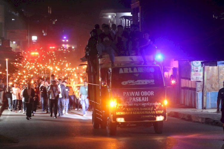 Turun Jam 2 Dini Hari, Kapolres Belu Pimpin Langsung Anggota Amankan Pawai Obor Rayakan Paskah 2026
