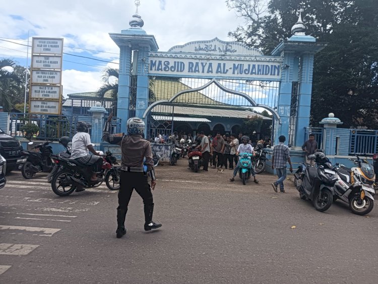 Beri Rasa Aman Umat Islam Saat Ibadah, Sat Lantas Polres Belu Rutin Amankan Sholat Jumat di Masjid Agung Al-Mujahidin
