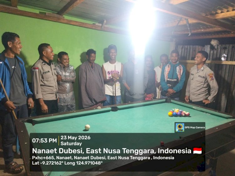 Turun Menyapa Warga di Malam Hari, Tim Patroli Pos Laktutus Polres Belu Imbau Sekelompok Pemuda Jauhi Judi dan Minuman Keras