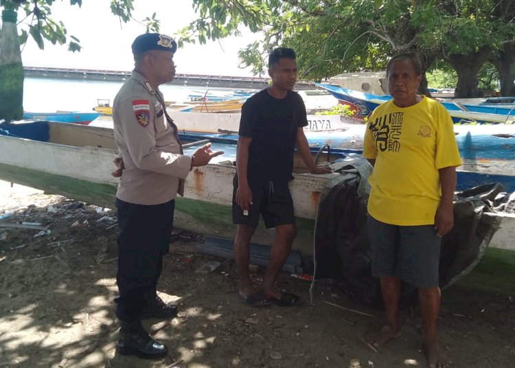 Temui Nelayan yang Hendak Melaut, Personel Sat Polairud Polres Belu Imbau Pentingnya Alat Keselamatan dan Jaga Ekosistim Laut