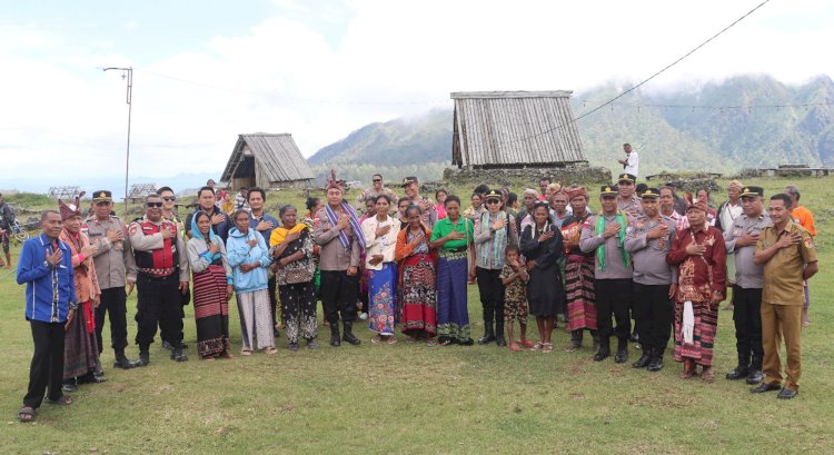 Kunjungi Fulan Fehan Jelang Festival, Kapolres Belu Lakukan Tatap Muka dengan Loro Lamaknen, Tokoh Adat dan Masyarakat desa Dirun