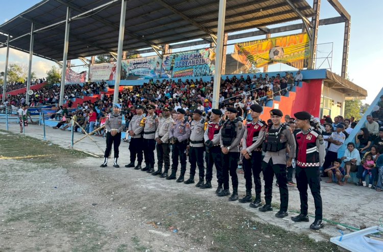Jamin Situasi Kondusif, Personel Gabungan Polres Belu Amankan Laga 8 Besar Turnamen Sepak Bola Bupati Belu Cup 2026