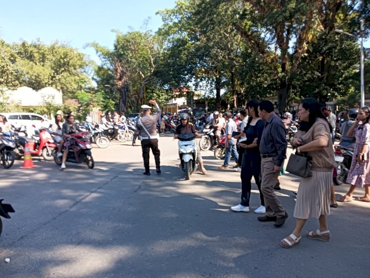 Rutinitas Setiap Akhir Pekan, Satuan Lalu Lintas Polres Belu Atur Lalu Lintas di Gereja Saat Ibadah Minggu