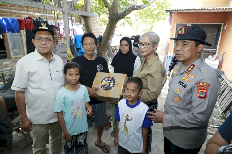 Kapolda NTT Tinjau Rumah Warga Terdampak Gempa, Salurkan Bantuan Sosial