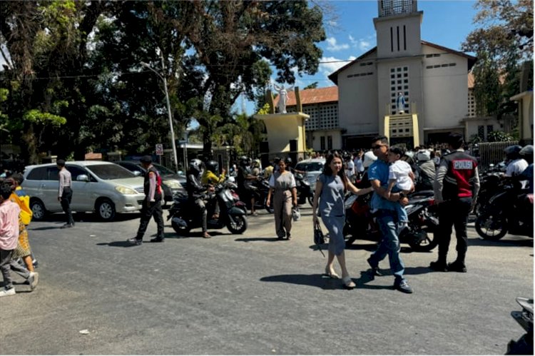 Unit Turjawali Sat Samapta Polres Belu Turun Amankan Gereja Pastikan Keamanan dan Kelancaran Lalu Lintas saat Ibadah Minggu