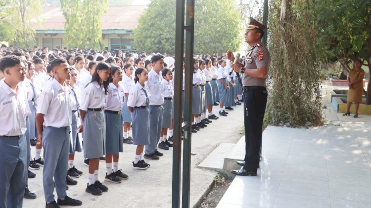 Polisi Peduli Pendidikan: Kapolres Belu Sambangi SMAN 1 Atambua, Ingatkan Pelajar Jauhi Narkoba, Kenakalan Remaja dan Waspada Kejahatan Digital