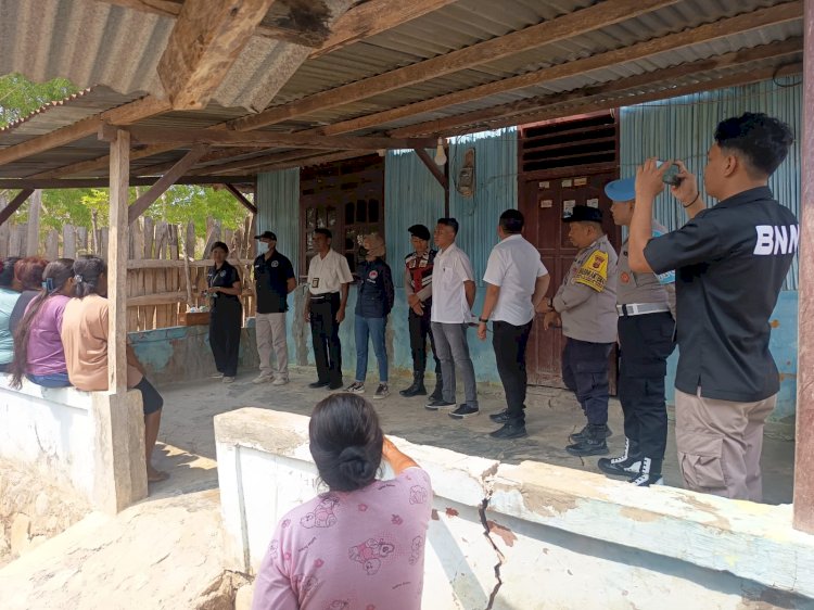 Sinergi Cegah Peredaran Narkoba, Polres Belu bersama BNNK Gelar Operasi Sarang Narkoba di Kampung Sesekoe