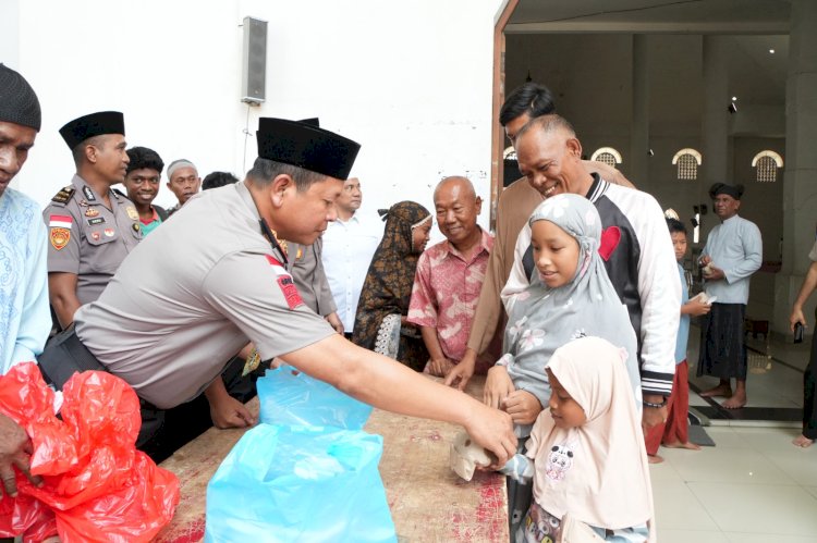 Kapolda NTT Gelar Jumat Keliling, Sapa Masyarakat, Sampaikan Pesan Kamtibmas dan Bagikan Jumat Berkah
