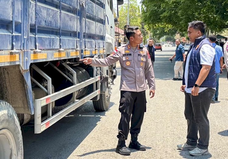 Cegah Penyalahgunaan BBM Subsidi, Polres Belu Lepas Tangki Modifikasi Dua Truk Tronton yang Diamankan