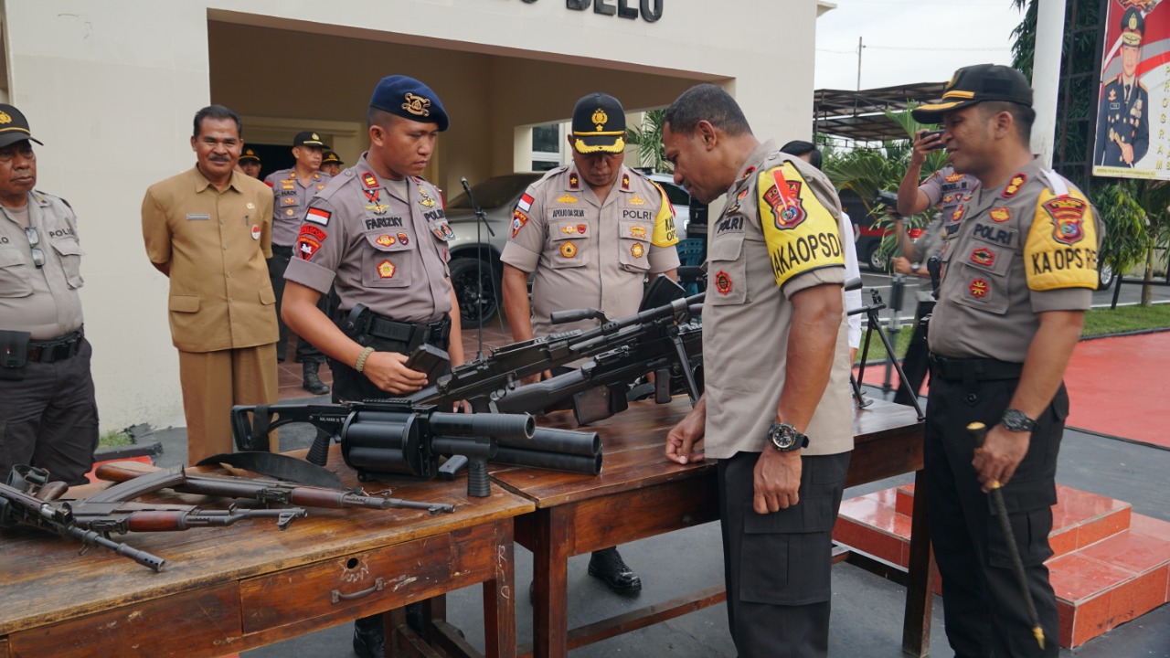 Wakapolda NTT Cek Alat Material Perlengkapan Khusus Polres Belu untuk Pengamanan Pemilu 2019