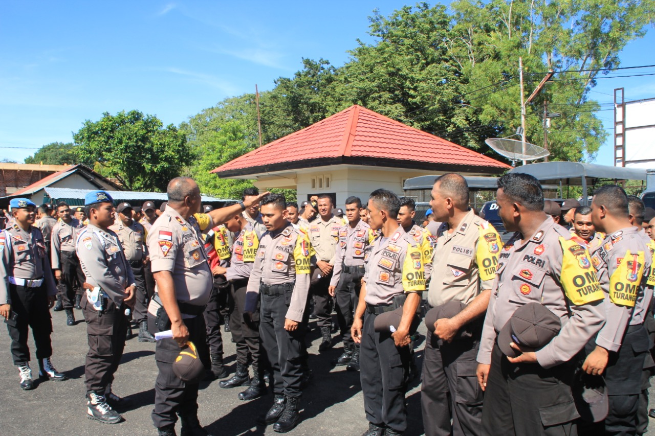 Apel Pengecekan 516 Personil Pengamanan Pemilu 2019, Kabag Ops Polres Belu Periksa Sikap Tampang dan Gampol Anggota