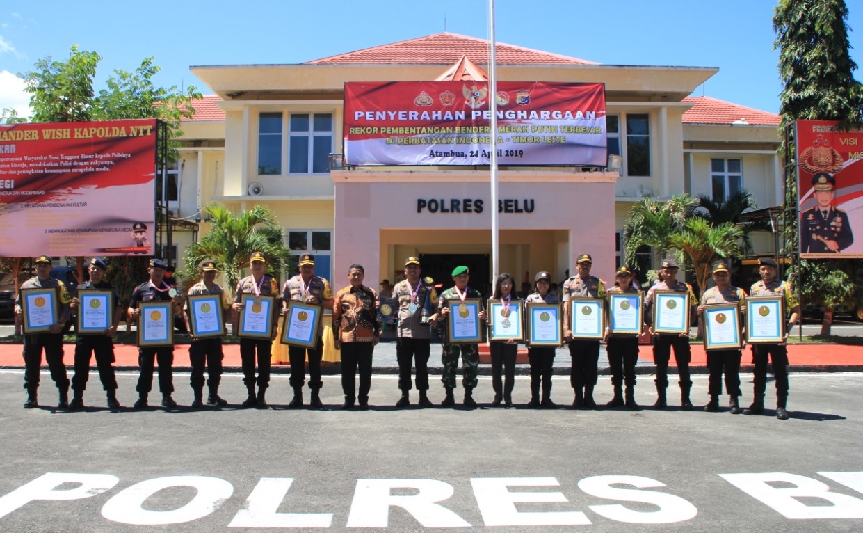 Polres Belu Raih Rekor Dunia, Pembentangan Bendera Merah Putih Raksasa Pertama di Perbatasan RI-RDTL