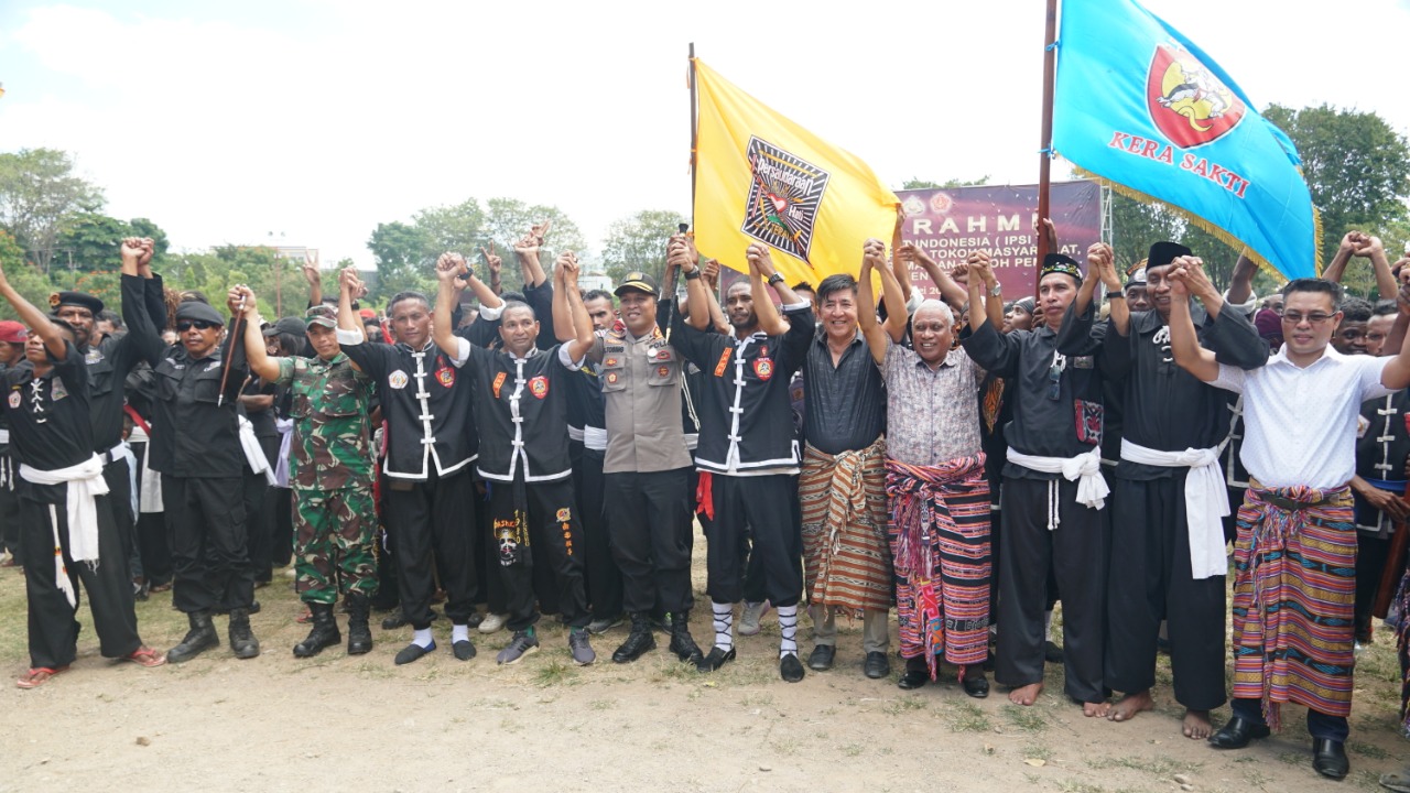 Silahturahmi Bersama Forkopimda dan Para Tokoh, Dua Perguruan Pencak Silat di Belu Lakukan Sumpah Adat Tanda Persaudaraan