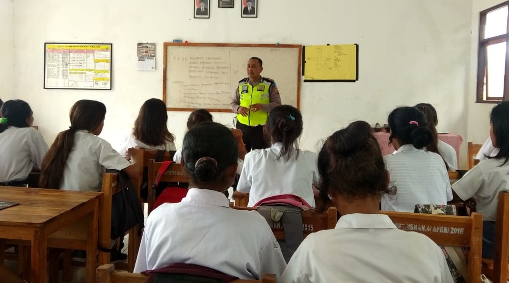 Police GT School, Kanit Dikyasa Tekankan Pentingnya Tertib Berlalu Lintas ke Pelajar SMAN 4 Atambua