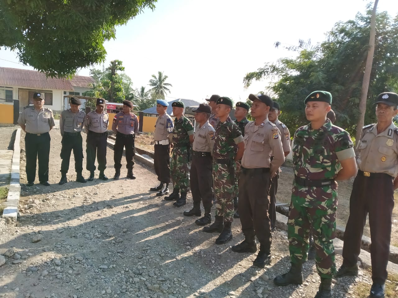 Songsong Hari Bhayangkara ke 73, Polsek Raihat Laksanakan Apel Bersama Satgas Pamtas dan Koramil Haekesak