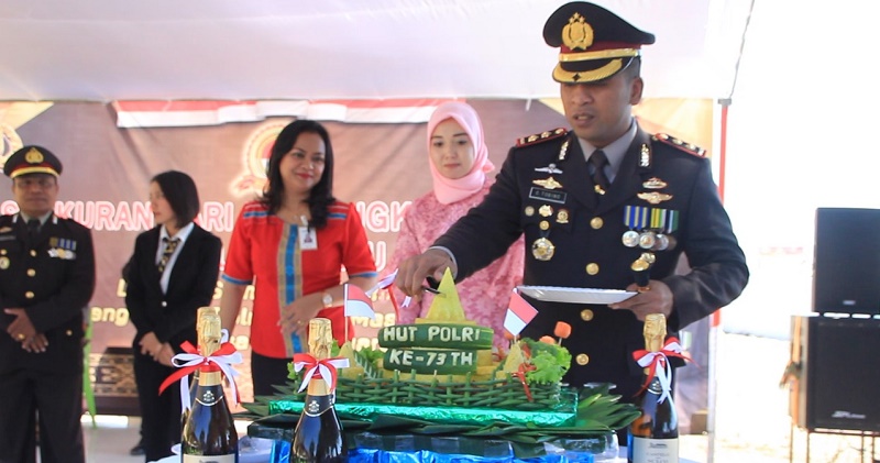 Rayakan Hari Jadi Polri ke 73, Polres Belu Gelar Acara Syukuran di Pesisir Pantai Motaain