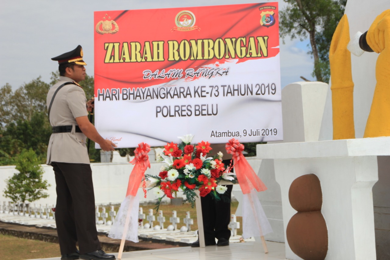 Peringati Hari Bhayangkara ke-73, Kapolres Belu Pimpin Anggota dan Bhayangkari Ziarah Ke TMP Seroja Haliwen