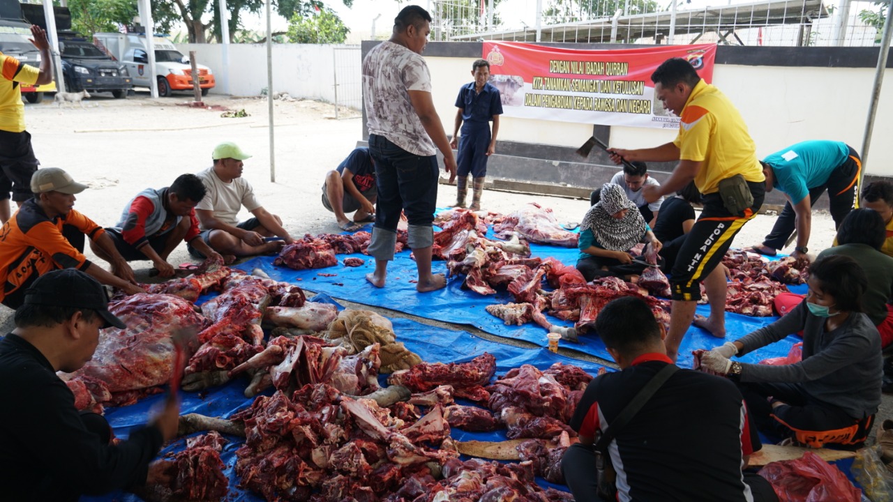 Rayakan Idul Adha 1440 H, Polres Belu Salurkan Daging Hewan Kurban untuk Masyarakat