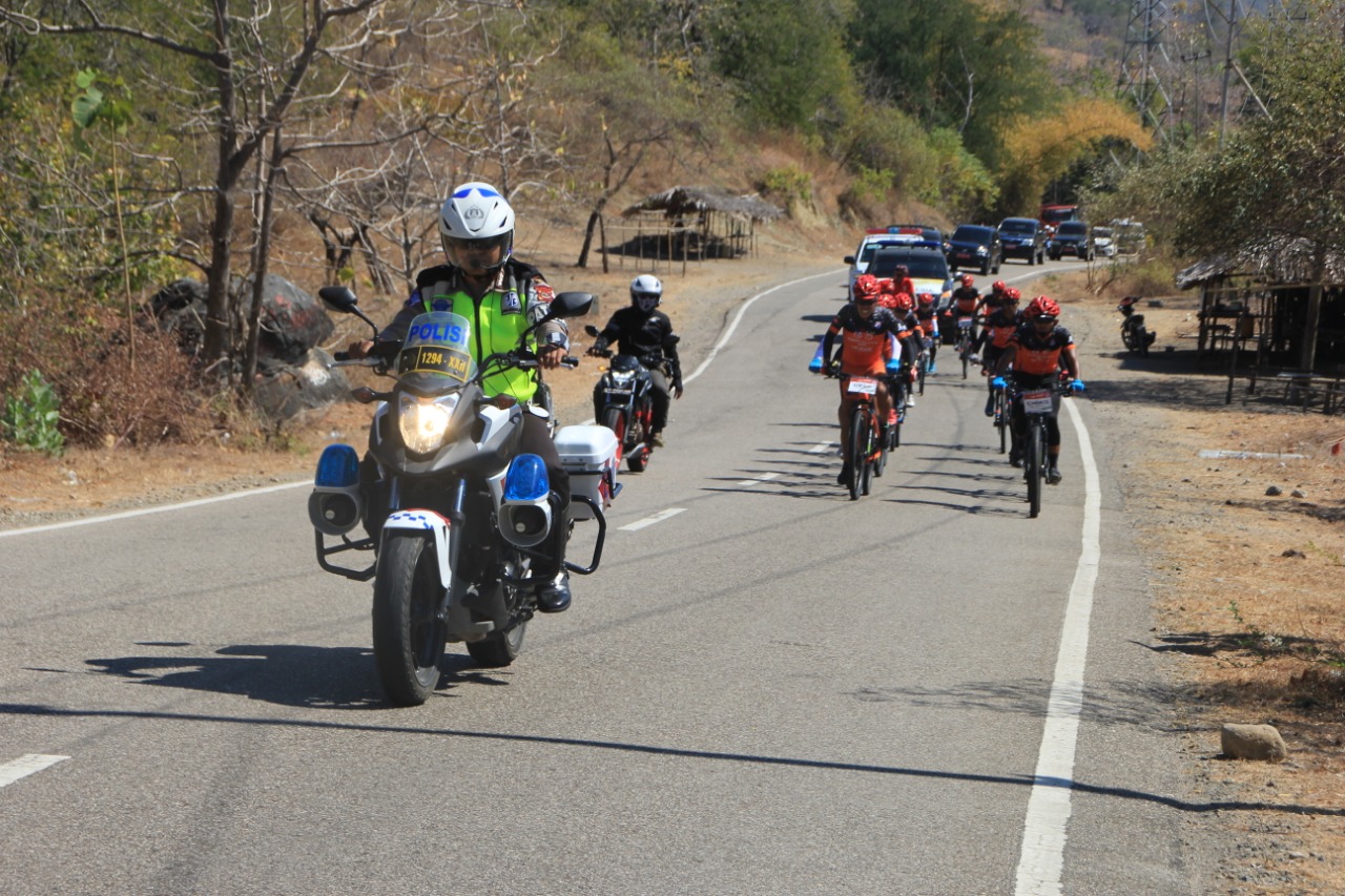 Dari Motaain Hingga Batas TTU, Aparat Gabungan Polres Belu Amankan Rute Jelajah Gowes Nusantara 2019