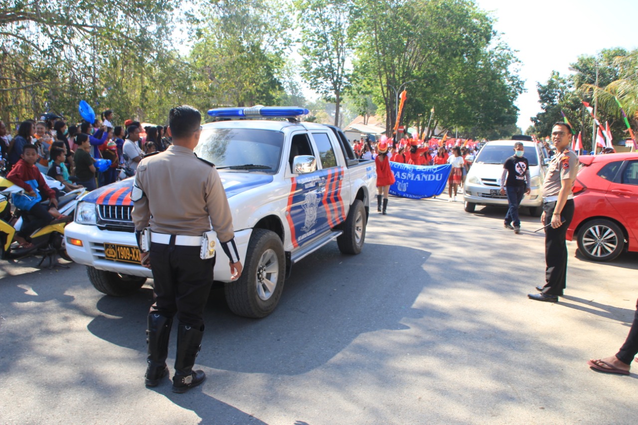 Bersama Instansi Terkait, Polres Belu Kawal dan Amankan Pawai Karnaval Sambut HUT RI ke 74