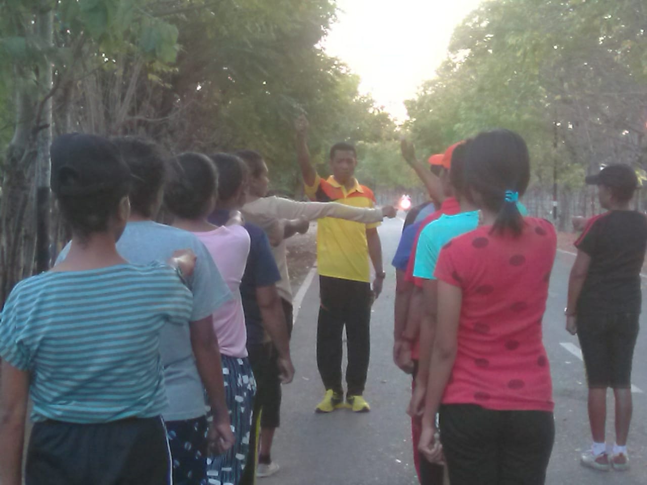 Di Latih BRIPKA Kresna Ola, Ibu-ibu di Desa Kenebibi Siap Ikut Lomba Gerak Jalan Sambut HUT RI ke 74