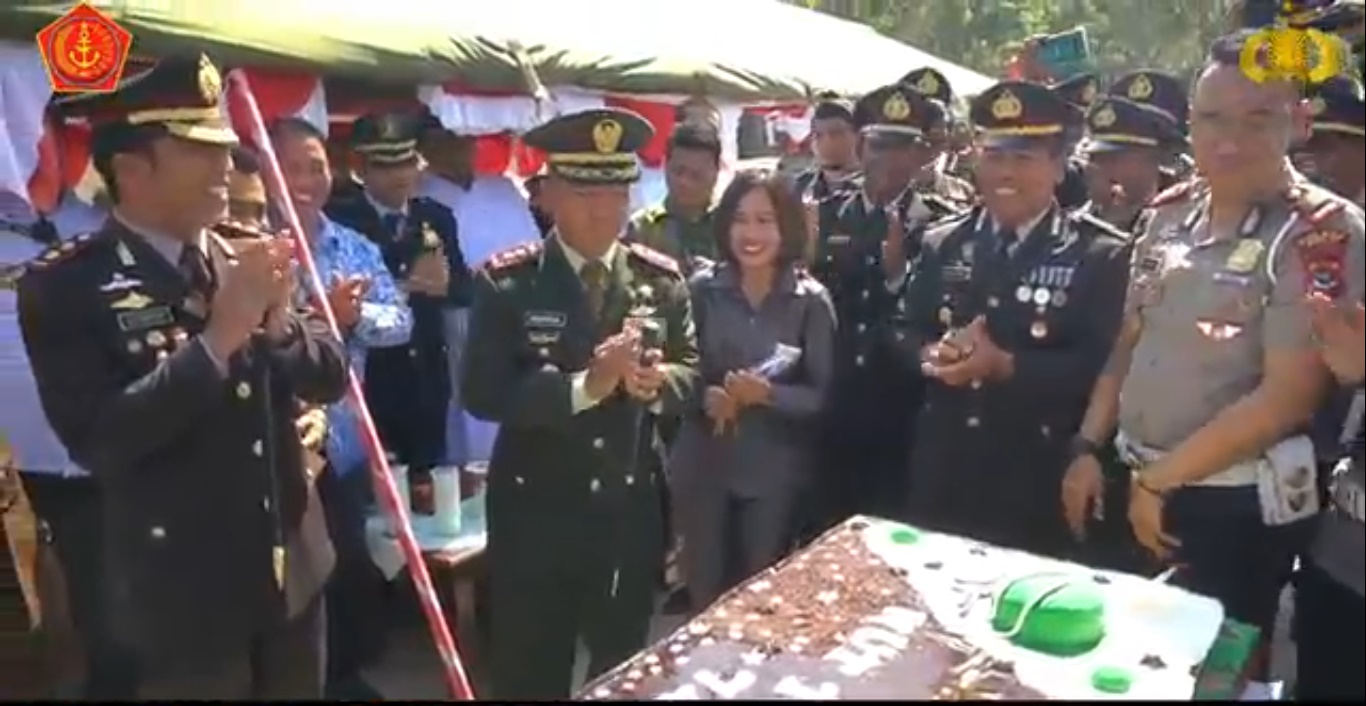 HUT TNI ke 74, Kapolres Belu Beri Kejutan Manis Untuk Prajurit TNI