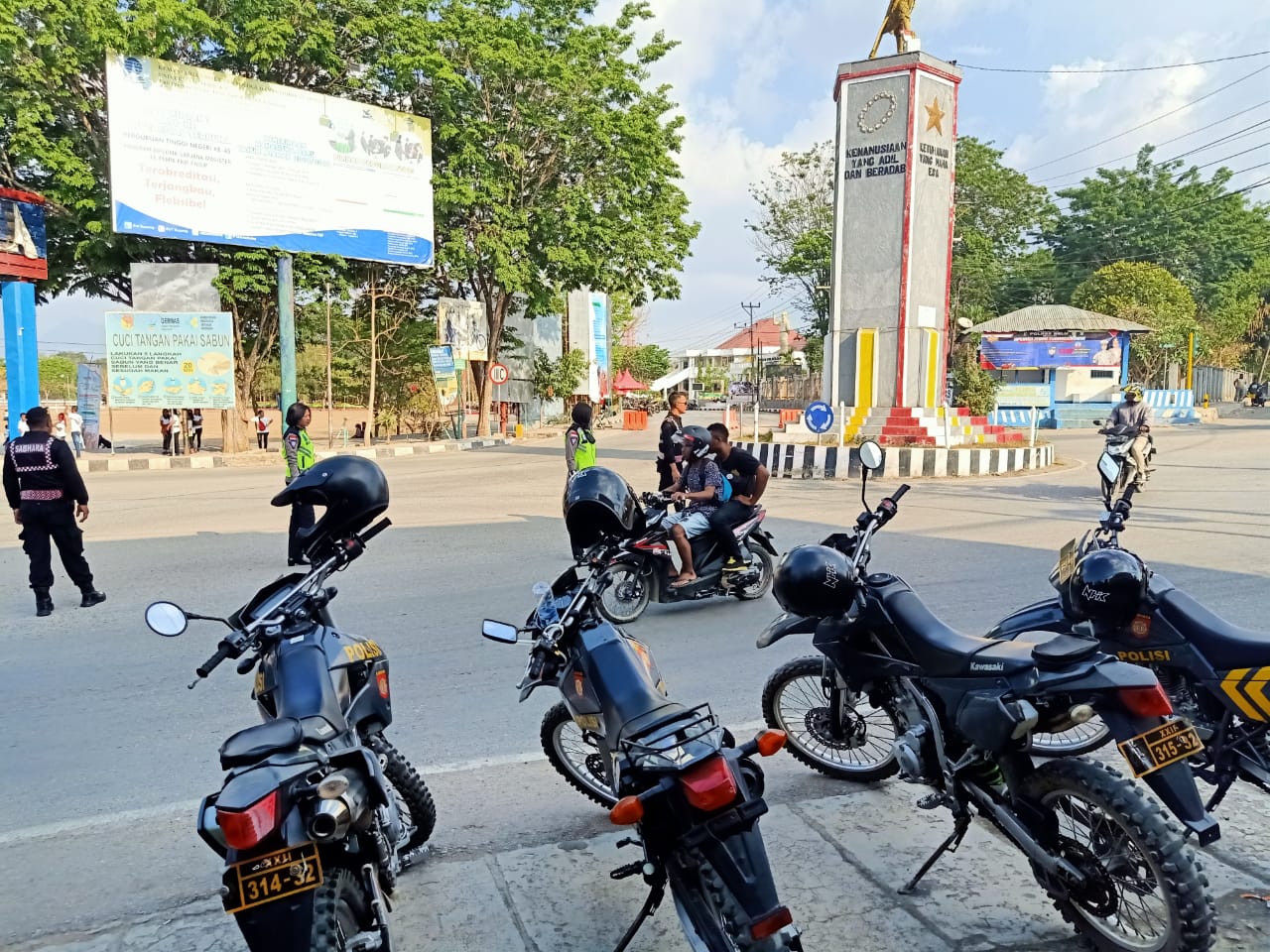 Anggota Polres Belu Amankan Lomba Lari 10 KM Belu Bangkit IV