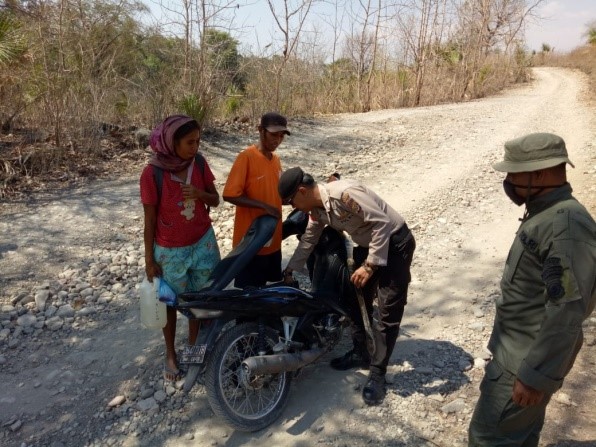 Bareng Brimob dan Pos Builalu, Polsek Lamaknen Gelar Razia Linbas di Jalur Perbatasan