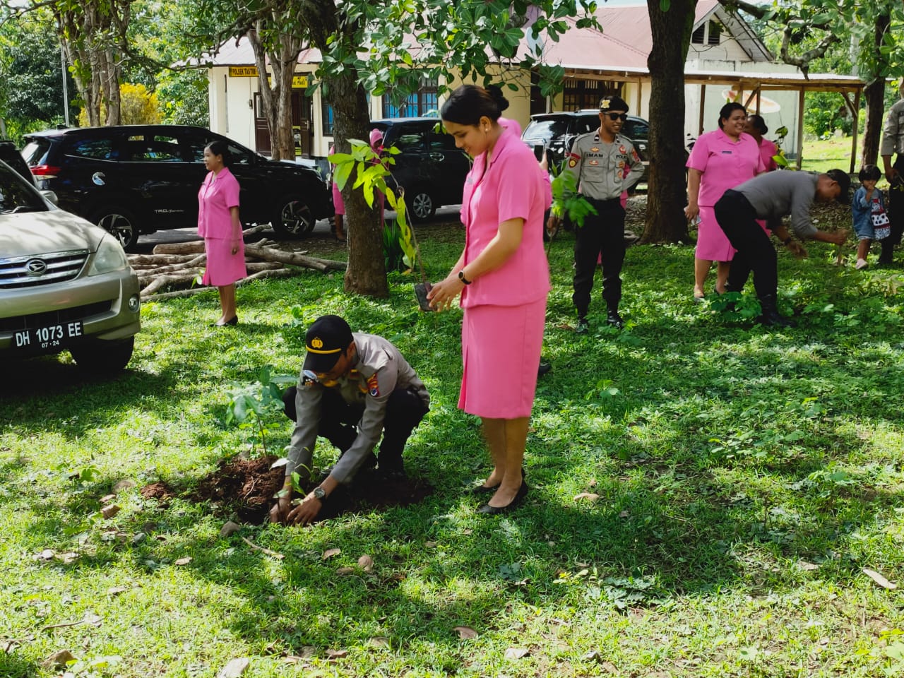 Wujudkan Lingkungan yang Hijau, Polsek Tasifeto Timur dan Bhayangkari Kembali Lakukan Aksi Tanam Pohon