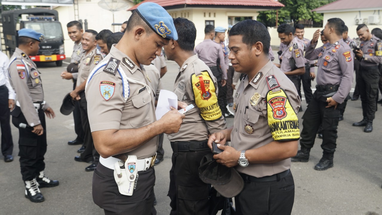 Tegakkan Disiplin Dari Dalam, Seksi Propam Polres Belu Kembali Cek Sikap Tampang Anggota dan Surat-Surat