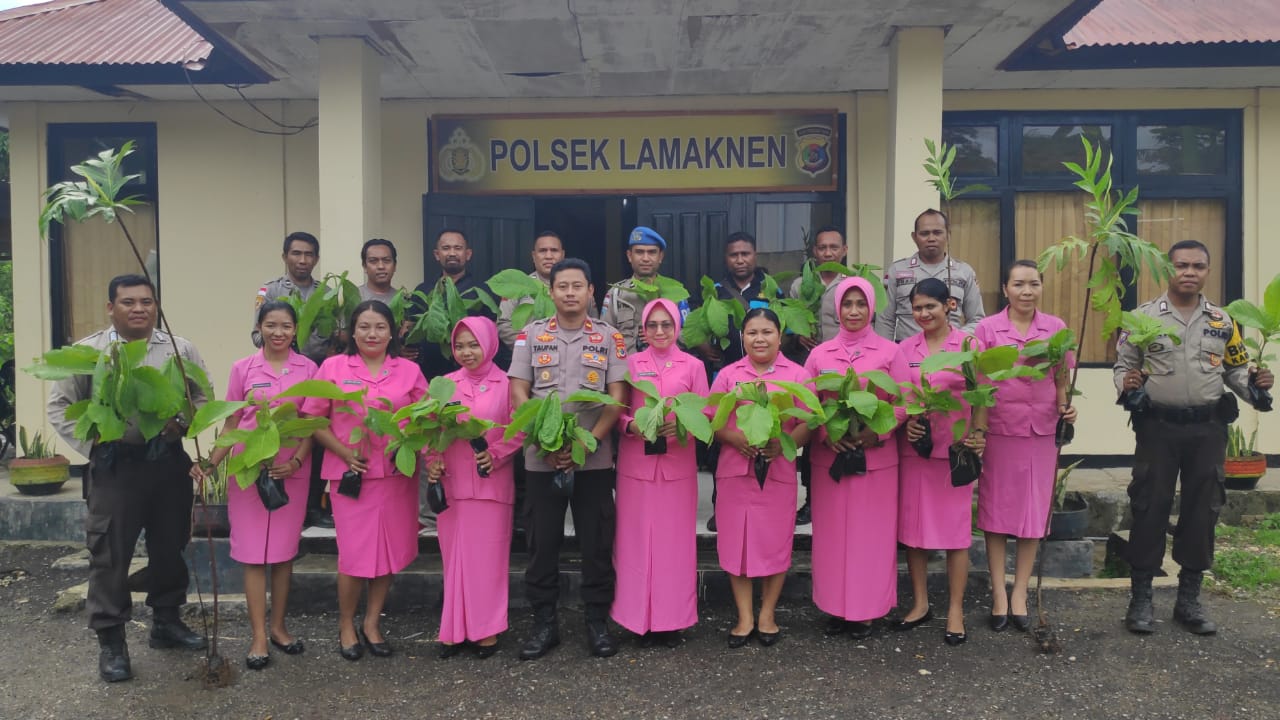 Tanam Anakan Pohon, Polsek Lamaknen dan Bhayangkari Siapkan Warisan Berharga untuk Anak Cucu