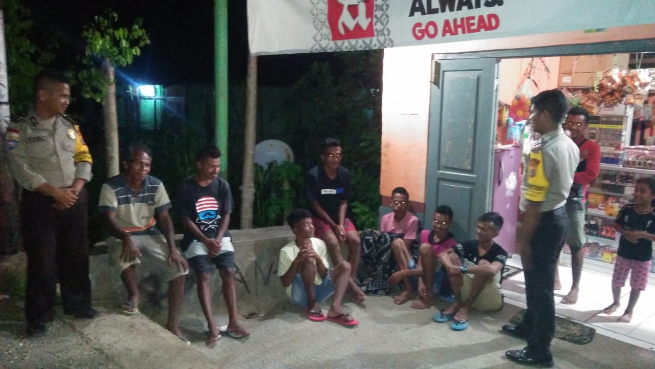 Patroli di Dusun Borotetuk, Anggota Polsek Tasifeto Timur Imbau Pemuda Jauhi Miras dan Judi