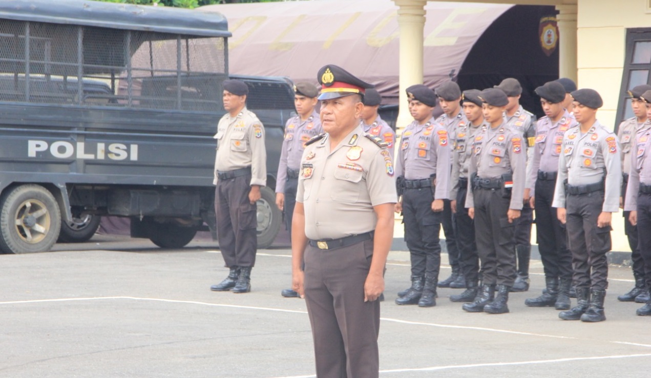 Jelang Pensiun, Kapolsubsektor Laktutus Dapat Kado Istimewa Berupa Kenaikan Pangkat Pengabdian