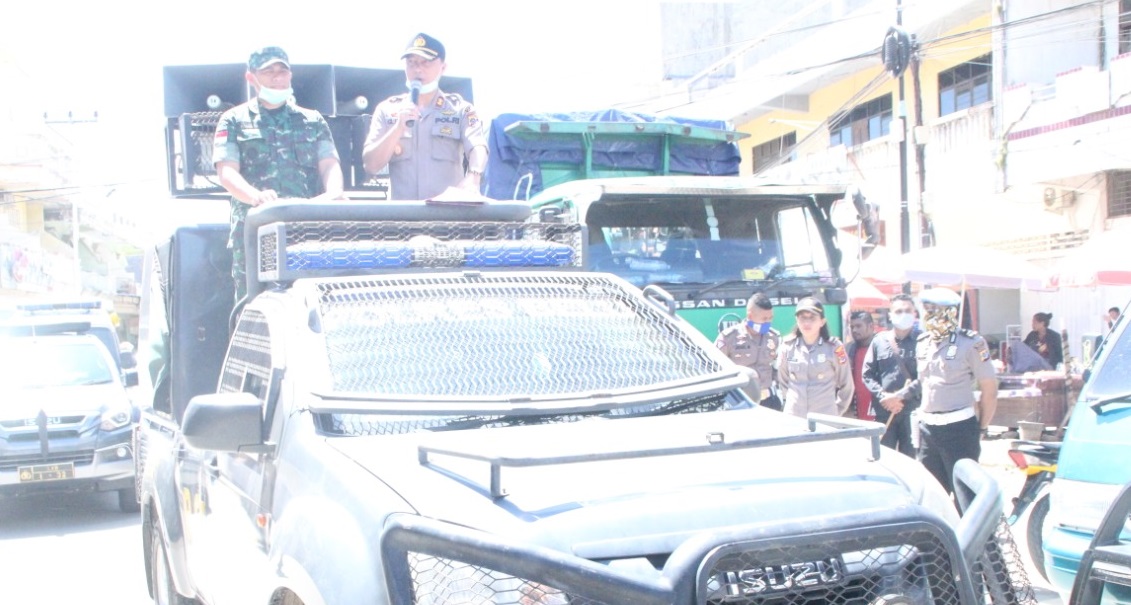 Putus Mata Rantai Corona, Kapolres Belu dan Dandim 1605 Belu Turun ke jalan Sampaikan Maklumat Kapolri