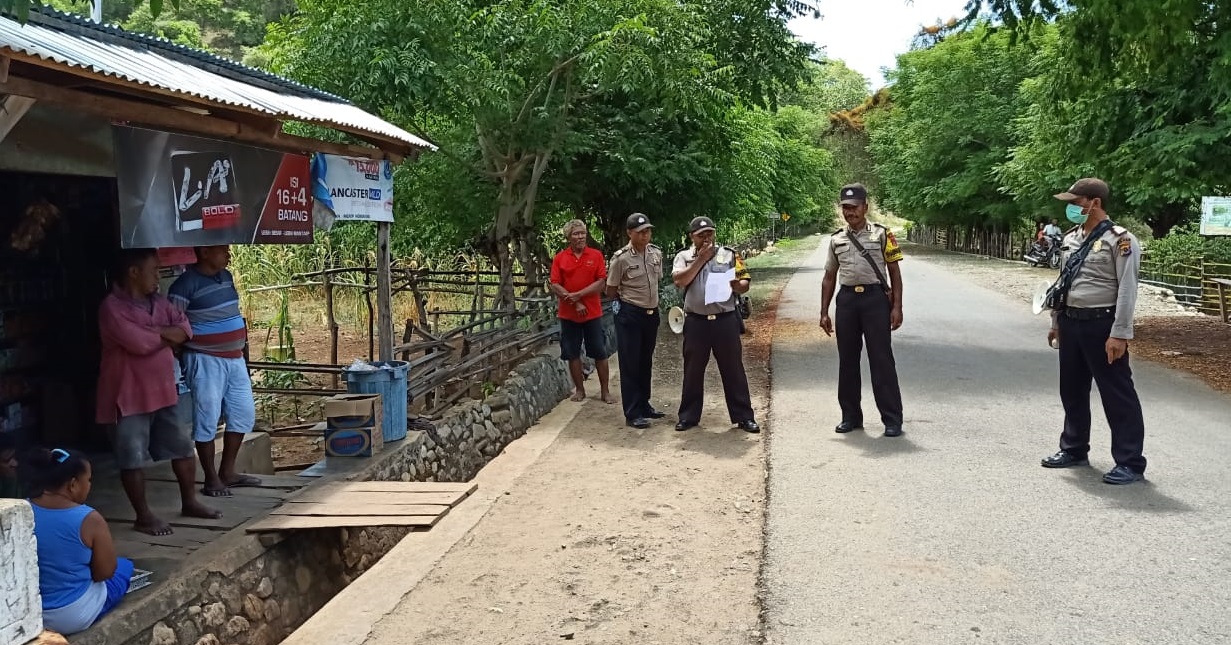 Cegah Penyebaran Covid-19, Polsek Kakuluk Mesak Sebar Maklumat Kapolri dan Imbau Warga Tahan Mudik